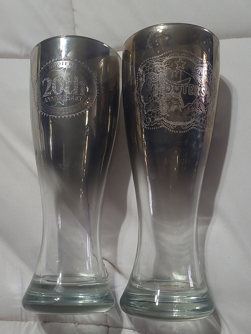 RARE* HOOTERS* Clear Etched Beer Pilsner Glasses - Set of 2